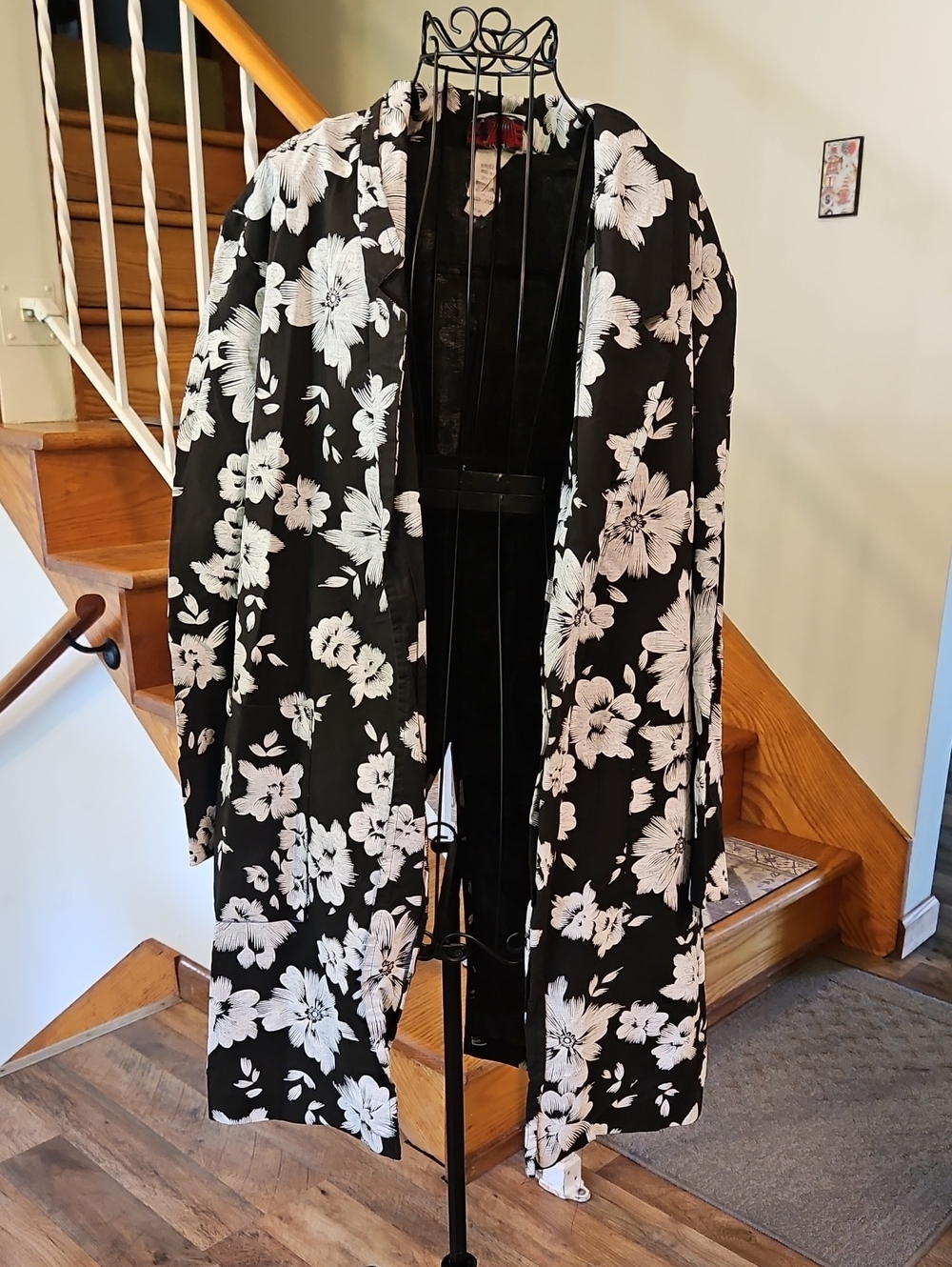 👚Alakazam Vintage Black and White Floral Kimono Jacket